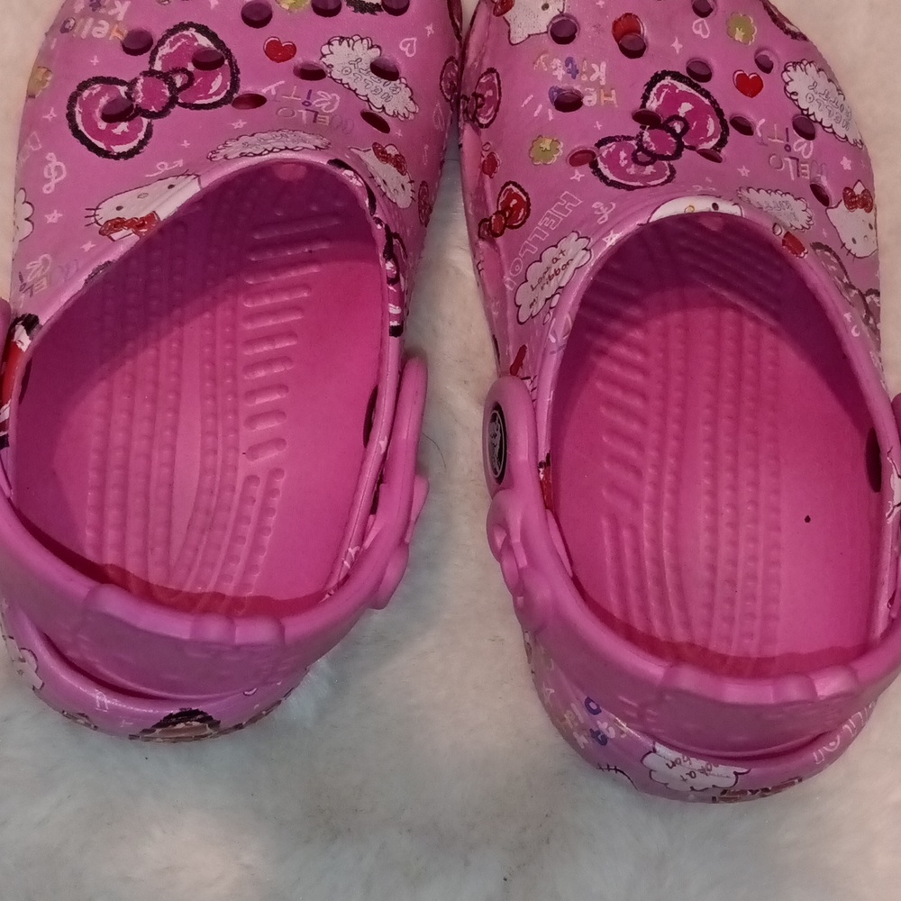 Hello Kitty Crocs - Picture 4 of 8